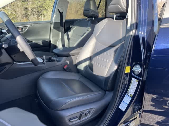 Thumbnail: 2021 Toyota RAV4 - 8