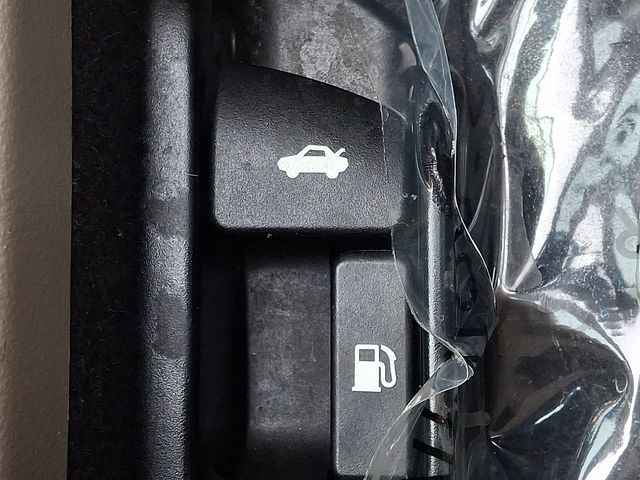 Thumbnail: 2014 Toyota Camry - 25