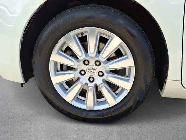 Thumbnail: 2017 Toyota Sienna - 7