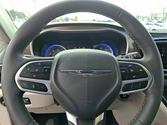 Thumbnail: 2023 Chrysler Voyager - 19