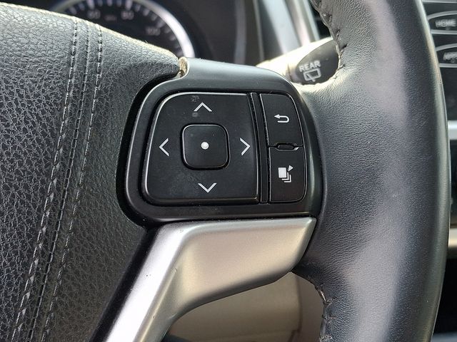 Thumbnail: 2016 Toyota Highlander - 24