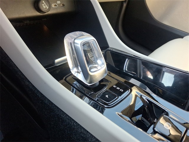 Thumbnail: 2024 Volvo XC40 - 12