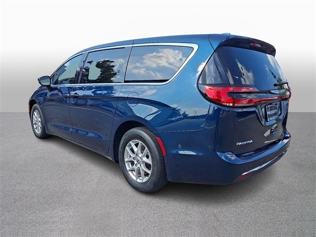 Thumbnail: 2025 Chrysler Pacifica - 6