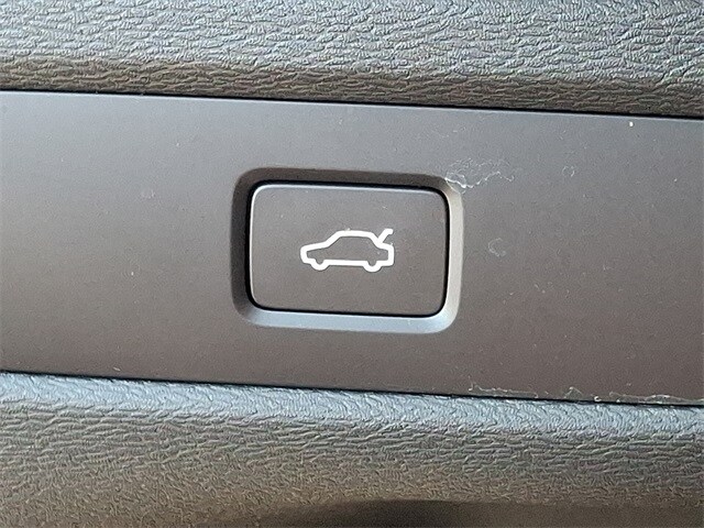 Thumbnail: 2024 Volvo XC60 - 24