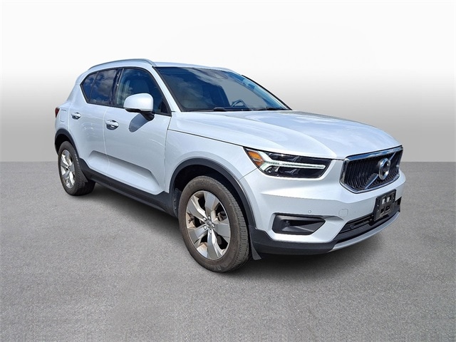 Thumbnail: 2021 Volvo XC40 - 3