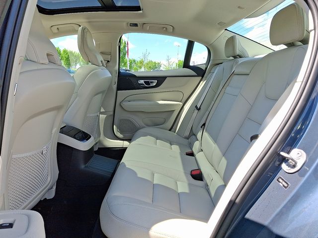 Thumbnail: 2022 Volvo S60 - 10