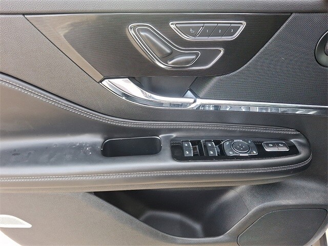 Thumbnail: 2023 Lincoln Corsair - 12