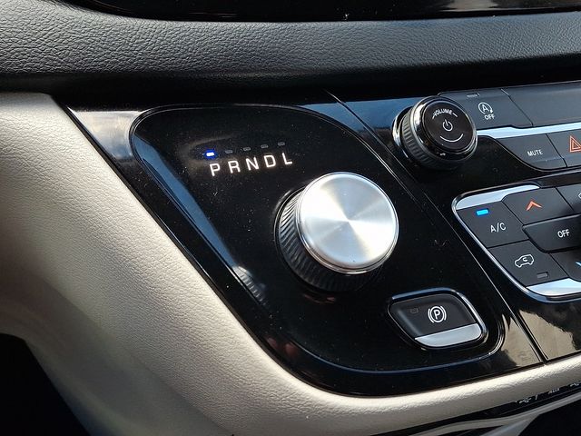 Thumbnail: 2023 Chrysler Voyager - 15