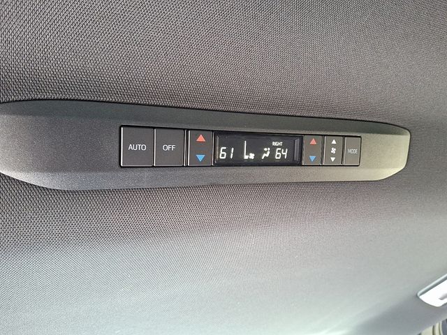 Thumbnail: 2026 Toyota Sienna - 9