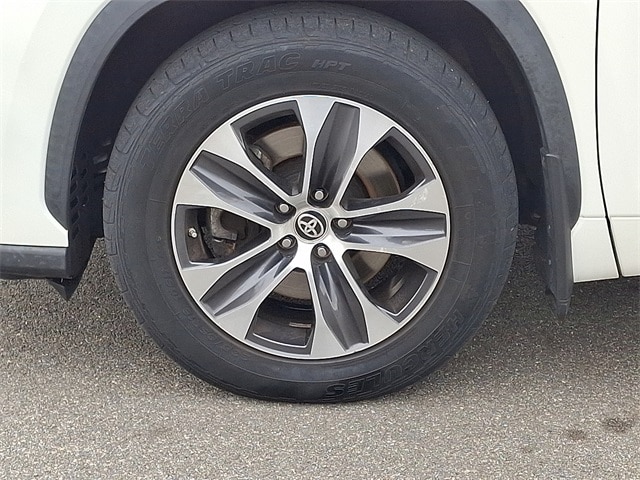 Thumbnail: 2021 Toyota Highlander - 8