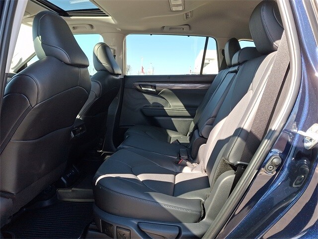 Thumbnail: 2026 Toyota Highlander - 10