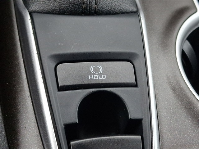 Thumbnail: 2021 Toyota Camry - 22