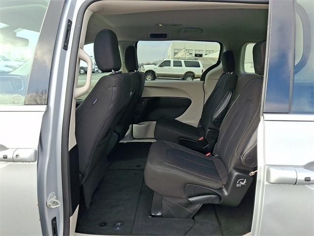 Thumbnail: 2023 Chrysler Voyager - 11