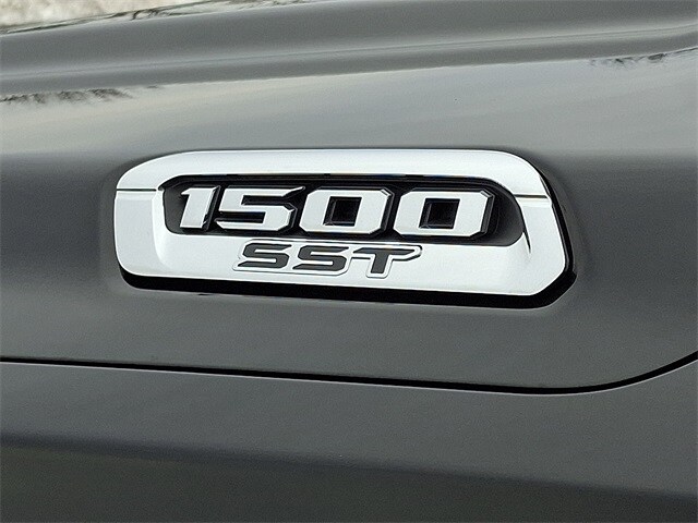 Thumbnail: 2025 RAM 1500 - 33