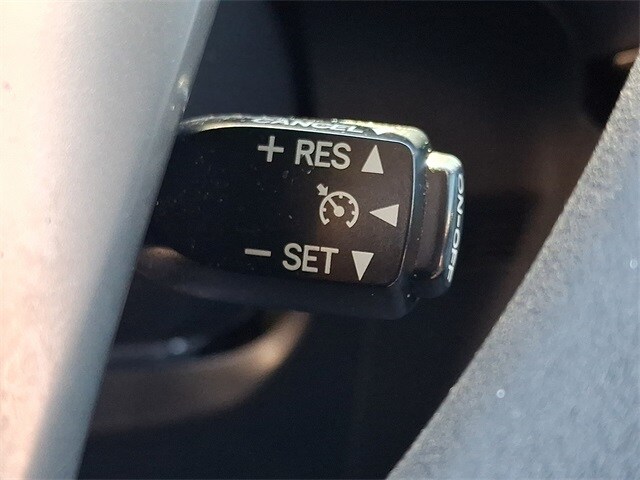 Thumbnail: 2016 Toyota Prius c - 26