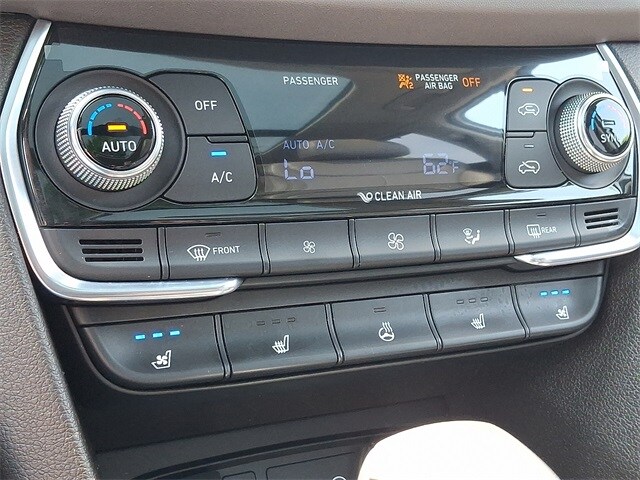 2020 Hyundai Santa Fe Limited 16