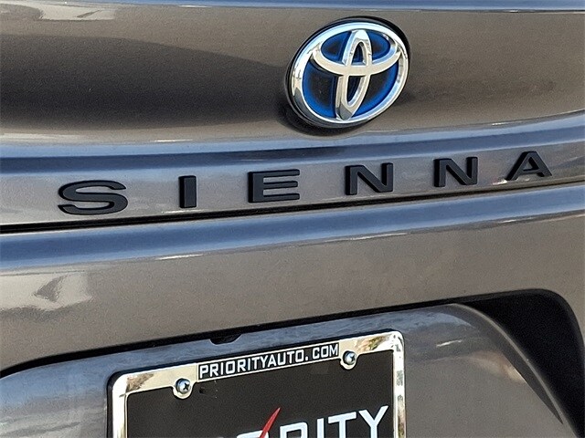 Thumbnail: 2023 Toyota Sienna - 31