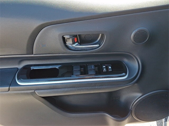 Thumbnail: 2016 Toyota Prius c - 12