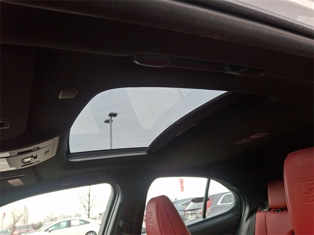 Thumbnail: 2021 Lexus UX - 14