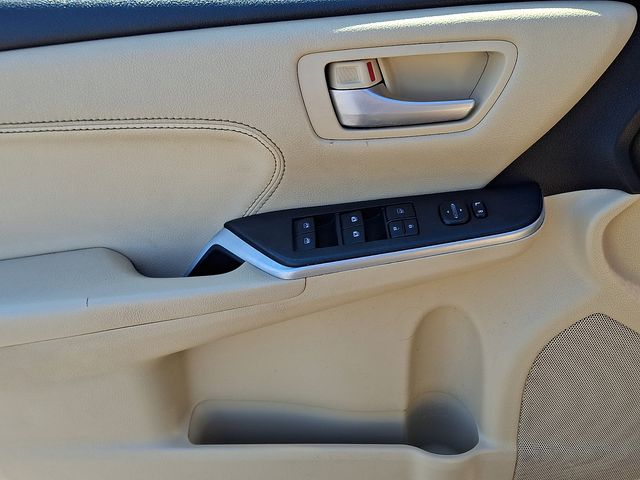 Thumbnail: 2015 Toyota Camry - 12