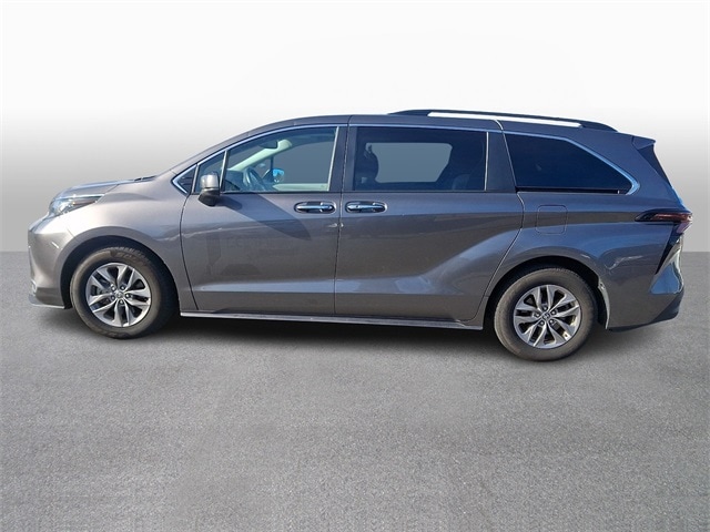 Thumbnail: 2023 Toyota Sienna - 7