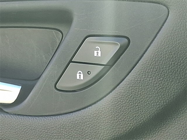 Thumbnail: 2022 Chevrolet Equinox - 21