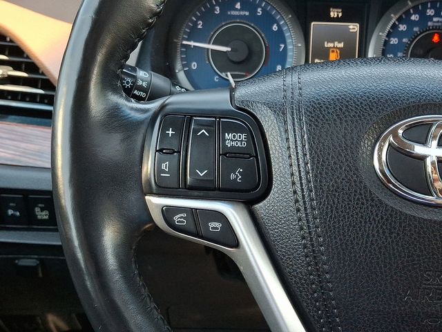 Thumbnail: 2017 Toyota Sienna - 23