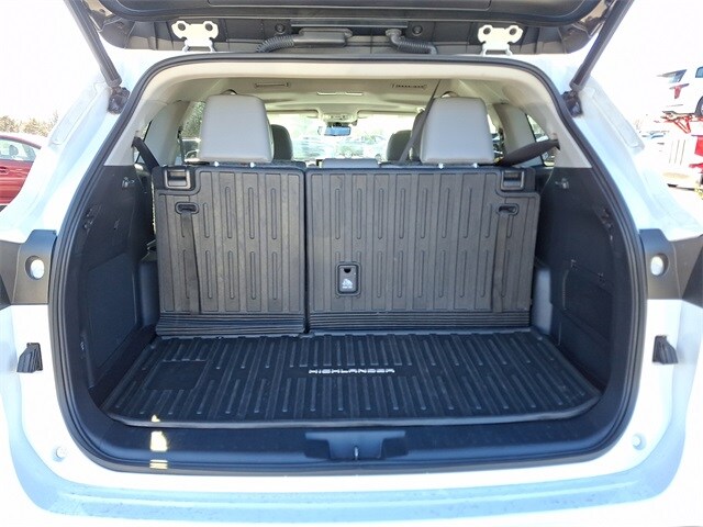 Thumbnail: 2023 Toyota Highlander - 31