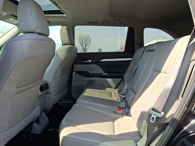 Thumbnail: 2016 Toyota Highlander - 10