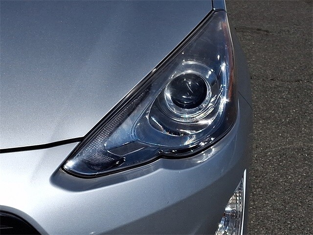 Thumbnail: 2016 Toyota Prius c - 9