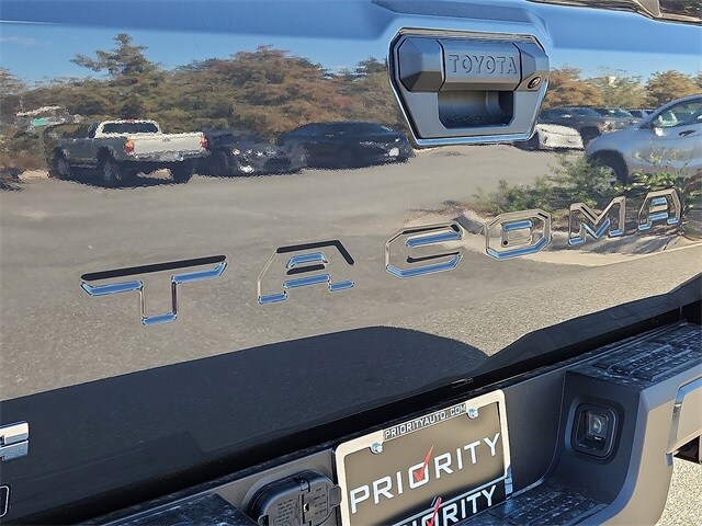 Thumbnail: 2025 Toyota Tacoma - 18