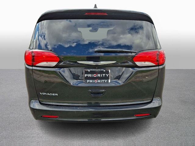 Thumbnail: 2023 Chrysler Voyager - 5