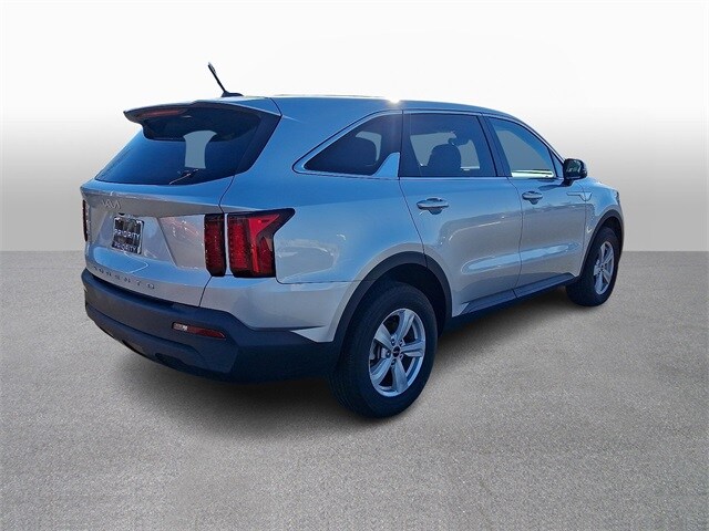 2022 Kia Sorento LX photo 4