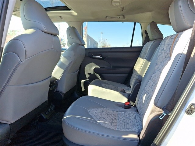 Thumbnail: 2023 Toyota Highlander - 10