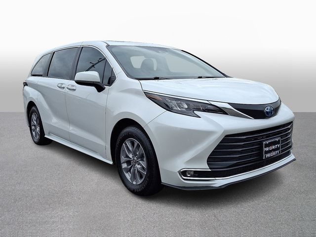 Thumbnail: 2024 Toyota Sienna - 3