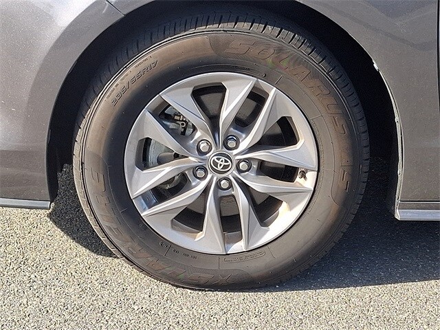 Thumbnail: 2023 Toyota Sienna - 8