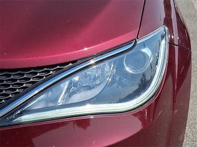 Thumbnail: 2017 Chrysler Pacifica - 9