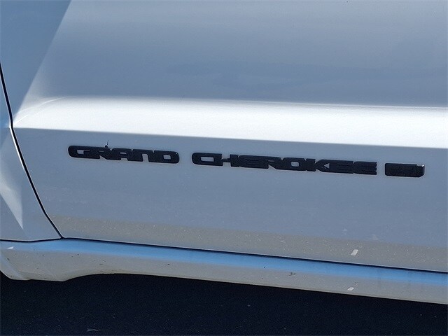 Thumbnail: 2022 Jeep Grand Cherokee - 7