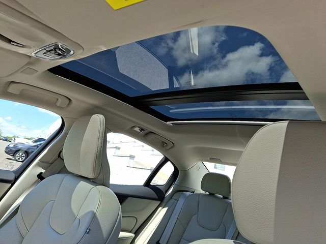 Thumbnail: 2022 Volvo S60 - 14