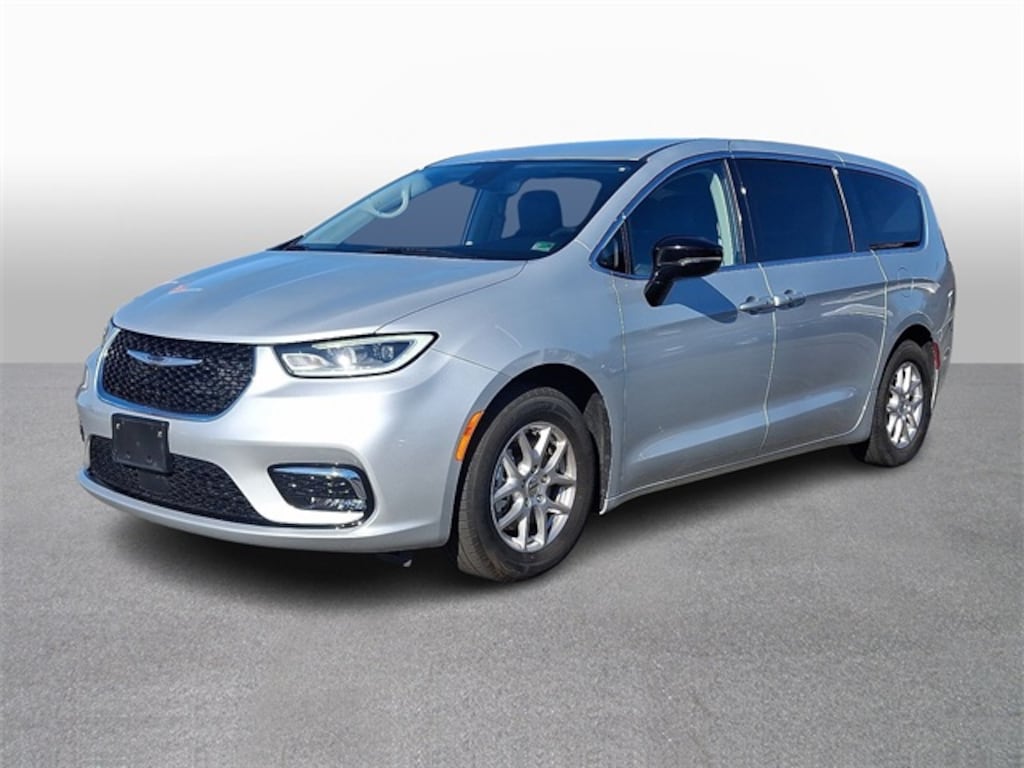 Used 2024 Chrysler Pacifica Touring L Minivan/Van