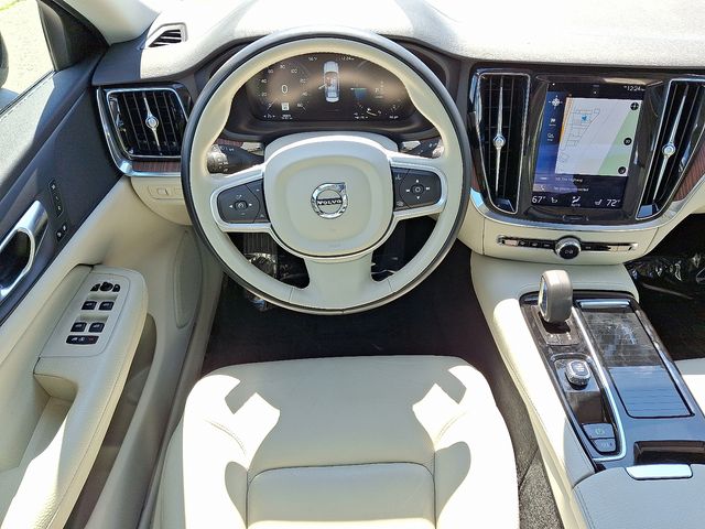 Thumbnail: 2022 Volvo S60 - 11