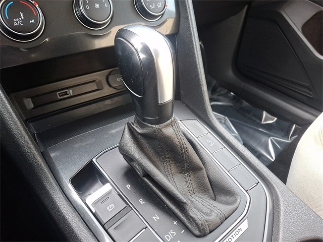 Thumbnail: 2018 Volkswagen Tiguan - 14