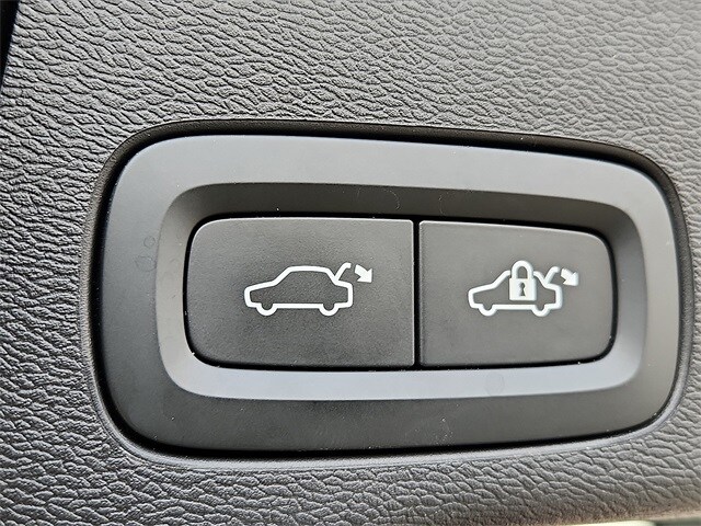 Thumbnail: 2024 Volvo XC60 - 27