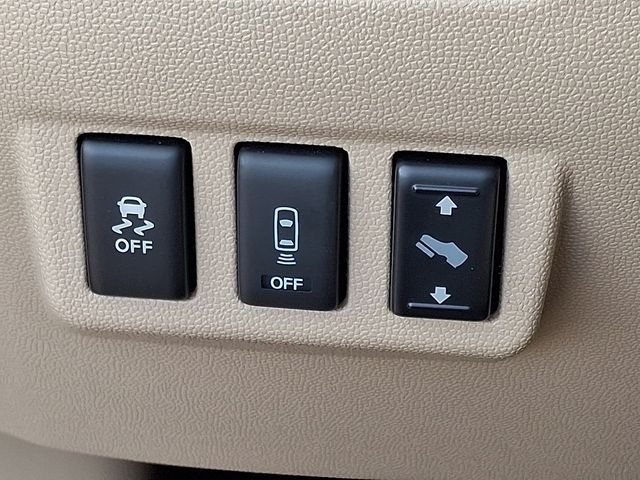 Thumbnail: 2015 Nissan Titan - 27