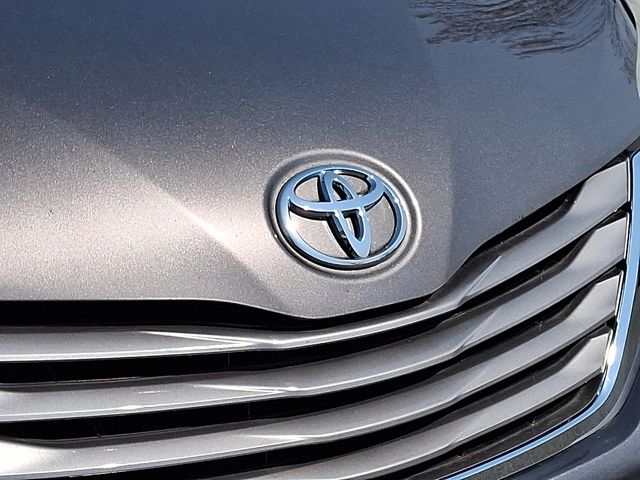 Thumbnail: 2015 Toyota Sienna - 10