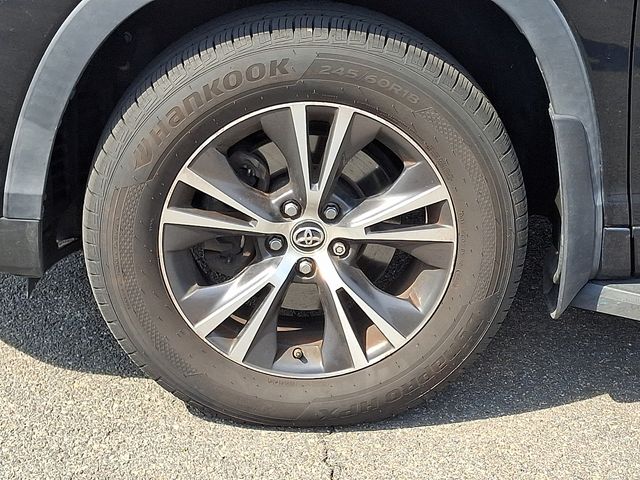 Thumbnail: 2016 Toyota Highlander - 8