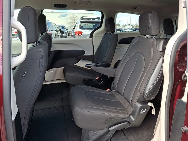 Thumbnail: 2023 Chrysler Voyager - 11