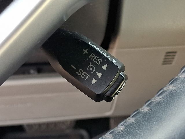 Thumbnail: 2016 Toyota Highlander - 27