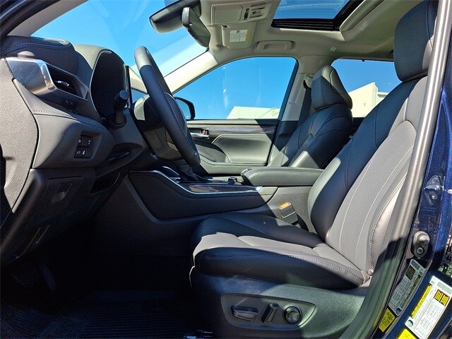 Thumbnail: 2026 Toyota Highlander - 14