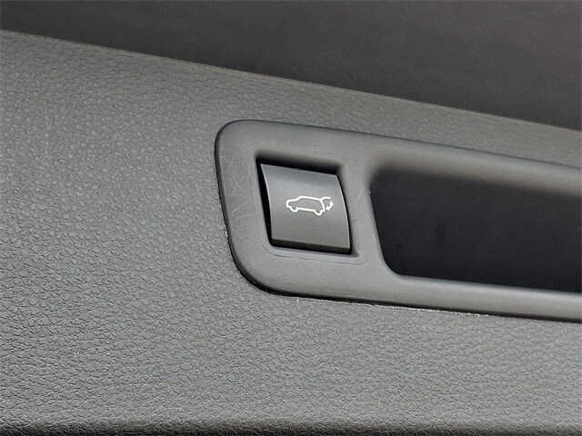 Thumbnail: 2023 Toyota Highlander - 33